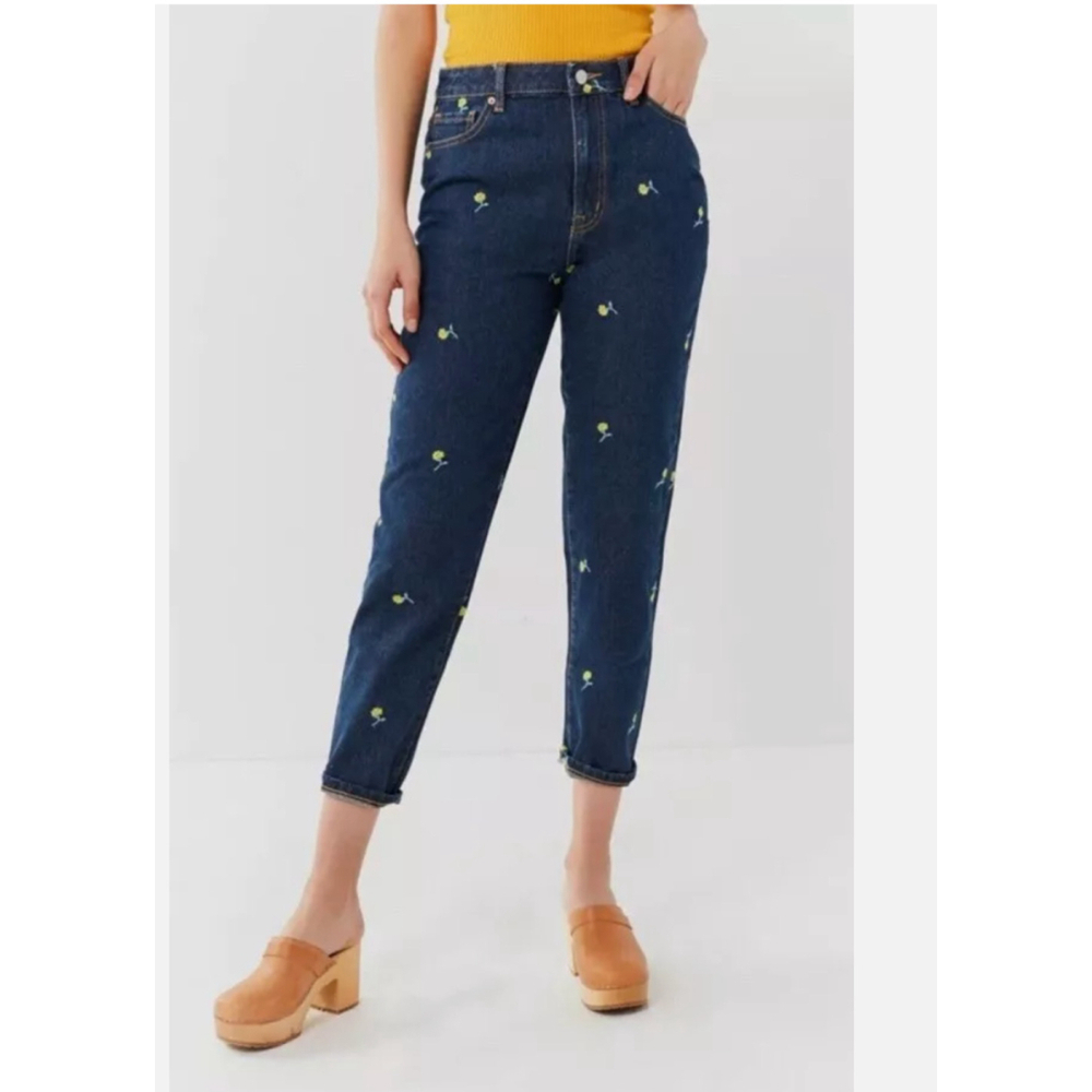 BDG Floral Embroidered Blue Jeans Mom High Rise‎ Buttercup Size 31 Cropped Slim